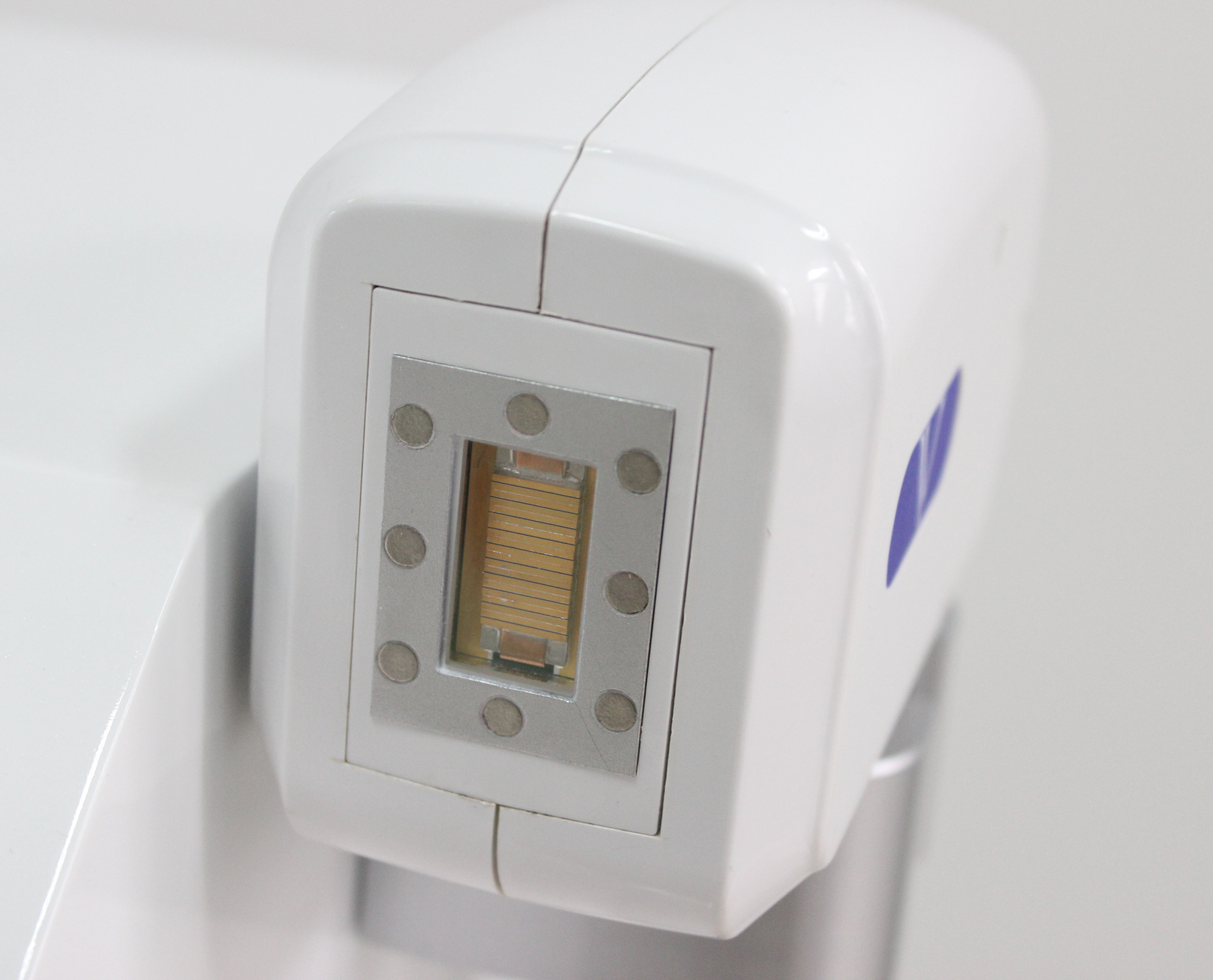 Professional TUV Medical CE ha approvato diodo laser 808 nm/epilatore laser/laser a diodi 755 808 1064